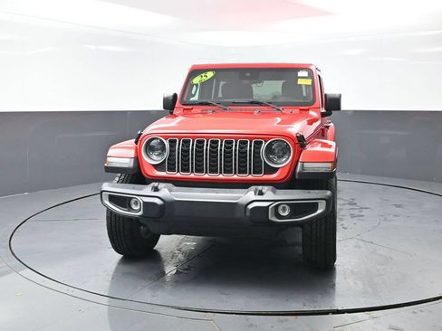 Used 2025 Jeep Wrangler Unlimited Sahara AWD/4WD image 7