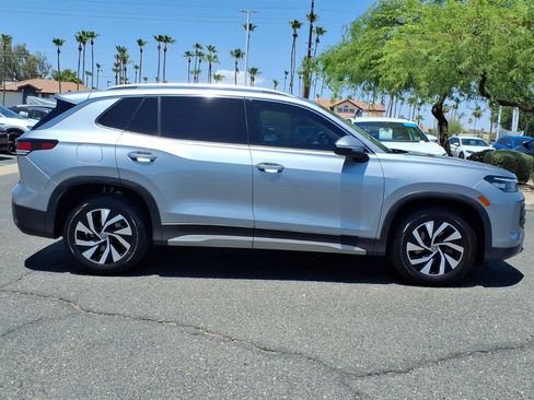 Used 2025 Volkswagen Tiguan S FWD image 8