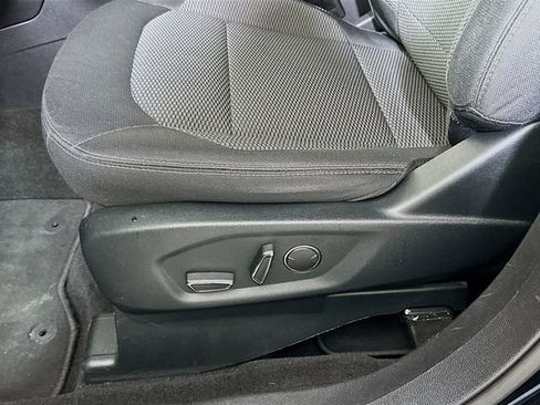 Used 2018 Ford Explorer XLT w/ Equipment Group 201A AWD/4WD image 23