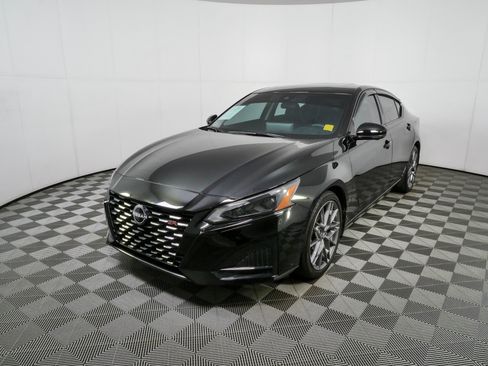 Used 2024 Nissan Altima 2.0 SR FWD image 26