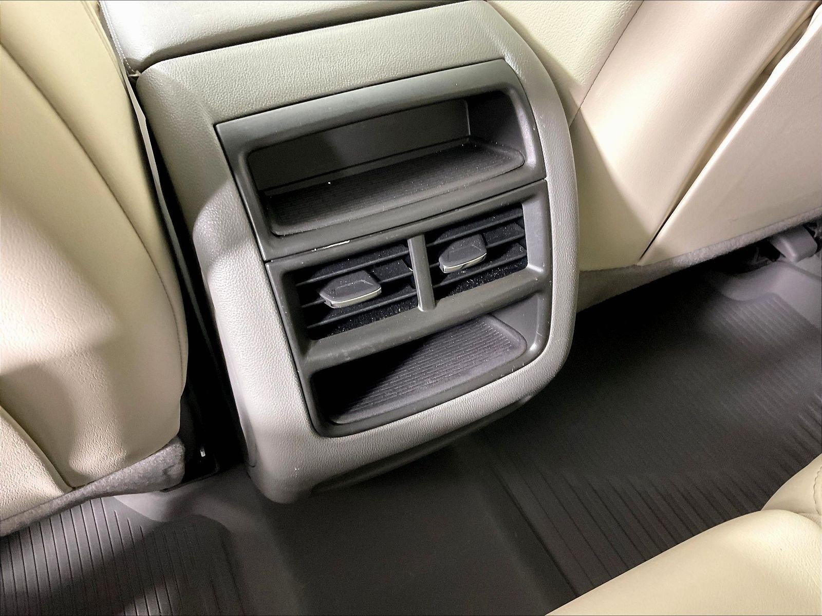 Used 2024 Cadillac XT5 Premium Luxury w/ LPO, Floor Liner Package AWD/4WD image 10