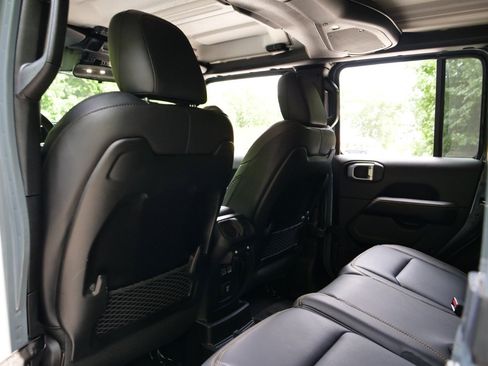 Used 2024 Jeep Wrangler Unlimited Sahara AWD/4WD image 26