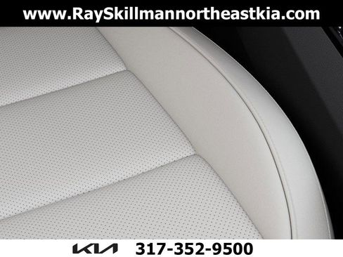 New 2025 Kia Telluride S image 24