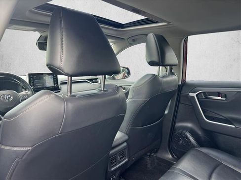 Used 2020 Toyota RAV4 Limited FWD image 17