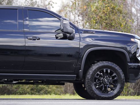 Used 2025 Chevrolet Silverado 2500 LTZ w/ LTZ Plus Package AWD/4WD image 6