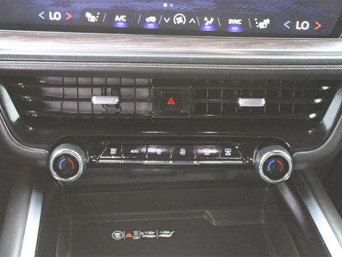 Used 2025 Chevrolet Tahoe LT image 28