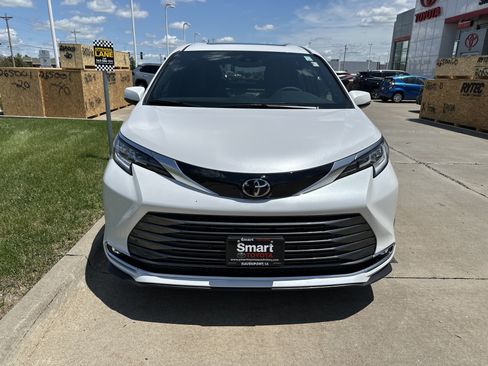 New 2026 Toyota Sienna Limited AWD/4WD image 2