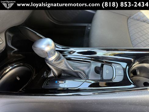 Used 2020 Toyota C-HR XLE FWD image 29