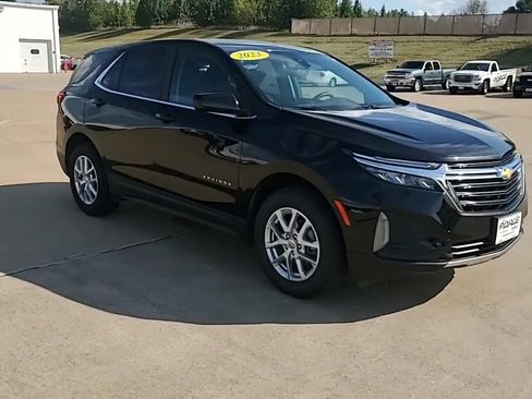 Used 2023 Chevrolet Equinox LT AWD/4WD image 2