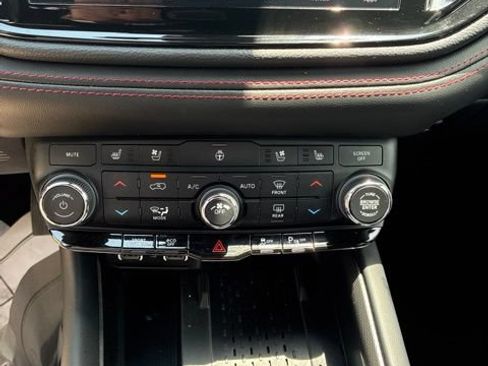 Used 2025 Dodge Durango R/T AWD/4WD image 34