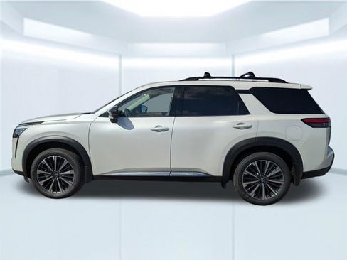 New 2026 Nissan Pathfinder Platinum image 2