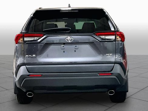 Used 2021 Toyota RAV4 XLE AWD/4WD image 5