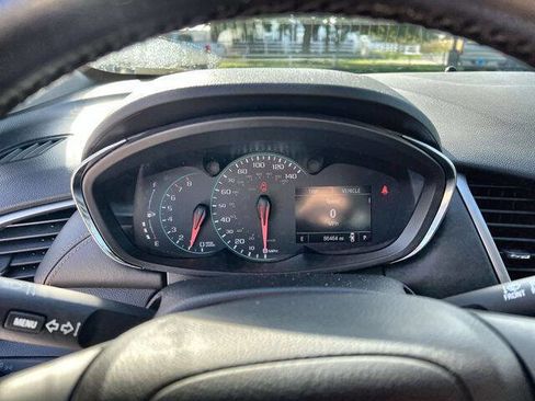 Used 2018 Chevrolet Trax LT w/ LT Convenience Package FWD image 12