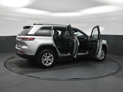 Used 2023 Jeep Grand Cherokee Limited w/ Trailer Tow Prep Group (B) AWD/4WD image 28