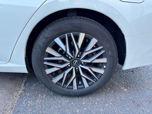 Used 2025 Nissan Altima 2.5 SV FWD image 29