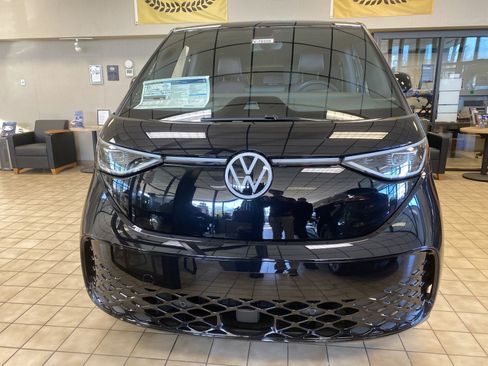 New 2025 Volkswagen ID. Buzz Pro S RWD image 3