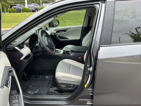 Used 2025 Toyota RAV4 XLE Premium FWD image 16