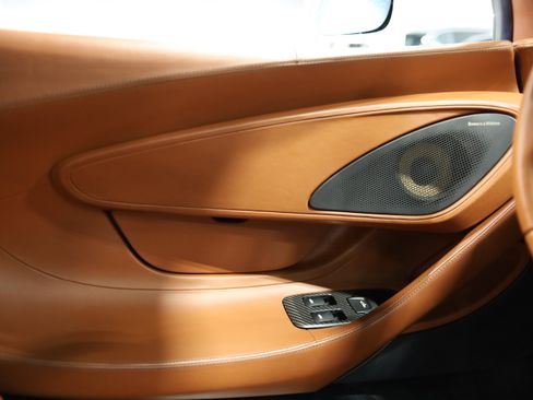 Used 2017 McLaren 570S RWD image 14