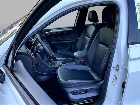 Used 2024 Volkswagen Tiguan SE R-Line AWD/4WD image 9
