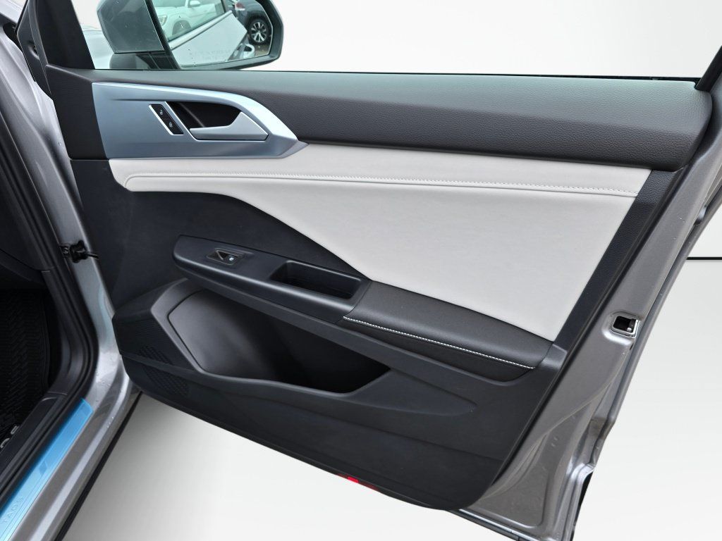 New 2026 Volkswagen Taos SE AWD/4WD image 41