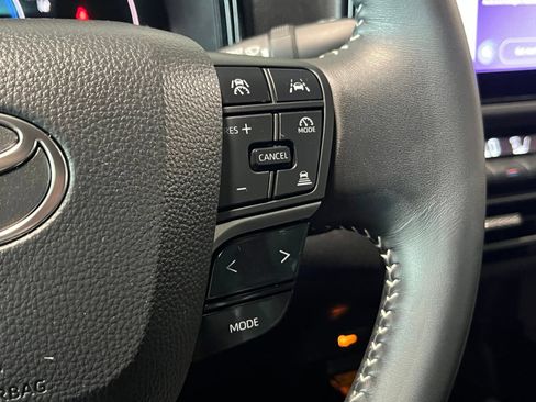 Used 2025 Toyota Camry SE AWD/4WD image 27