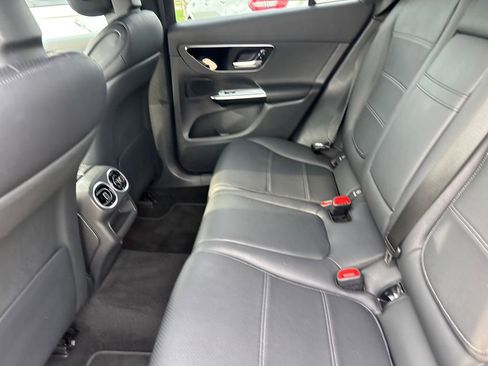 Used 2024 Mercedes-Benz GLC 300 image 21