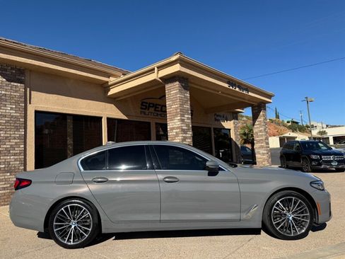 Used 2022 BMW 530e xDrive 530e xDrive w/ Premium Package image 6