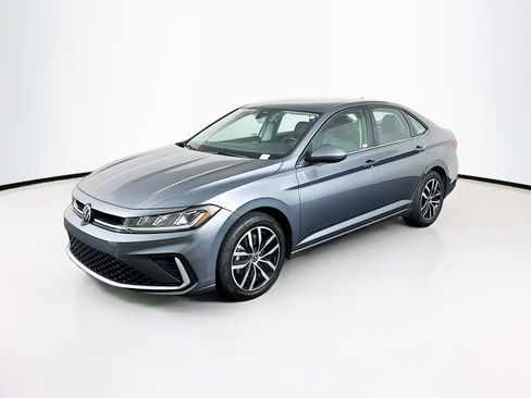 Used 2025 Volkswagen Jetta SE FWD image 3