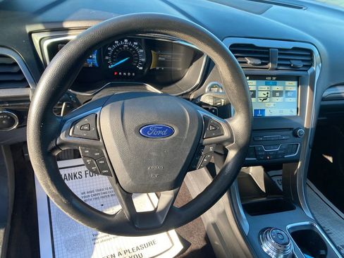 Used 2017 Ford Fusion SE w/ Fusion SE Technology Package image 20