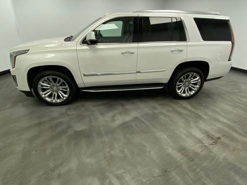 Used 2017 Cadillac Escalade Luxury w/ LPO, Radiant Package AWD/4WD image 3