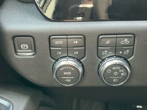 New 2026 GMC Sierra 2500 SLT w/ SLT Premium Package image 11