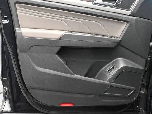Used 2023 Volkswagen Atlas SE w/ Panoramic Sunroof Package FWD image 9