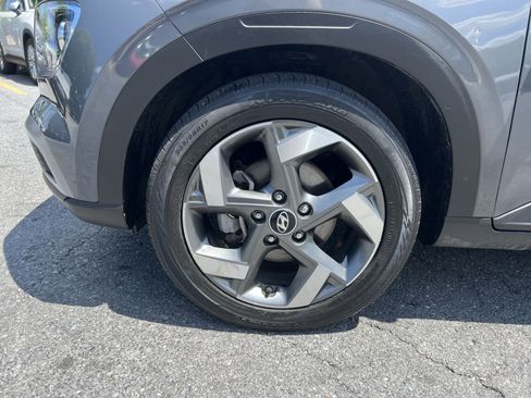 Used 2023 Hyundai Venue SEL FWD image 12