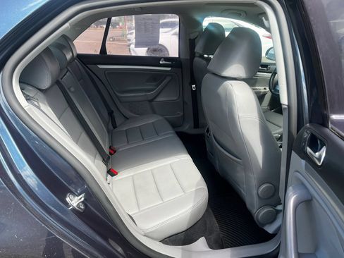 Used 2009 Volkswagen Jetta SE FWD image 15