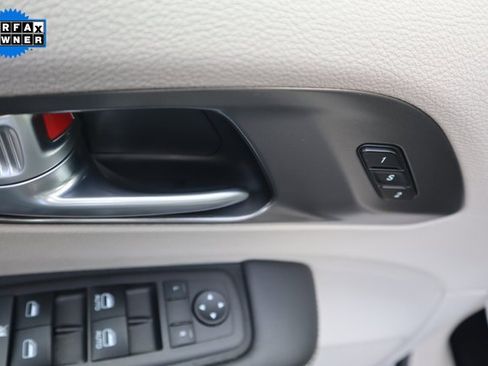 Used 2024 Chrysler Pacifica Select image 8