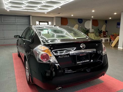 Used 2011 Nissan Altima 3.5 SR w/ 3.5SR Premium Pkg FWD image 5
