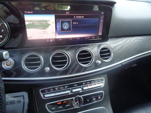 Used 2018 Mercedes-Benz E 400 4MATIC Sedan w/ Premium 1 Package image 31