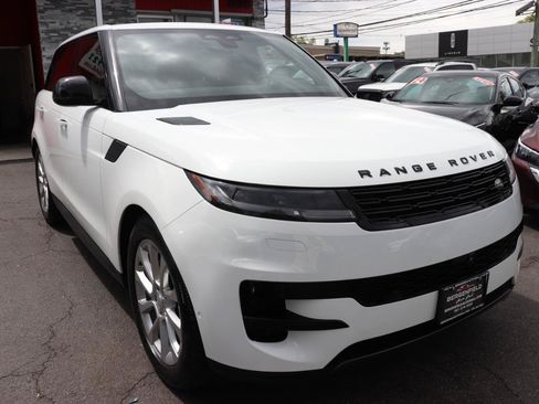 Used 2025 Land Rover Range Rover Sport SE AWD/4WD image 7