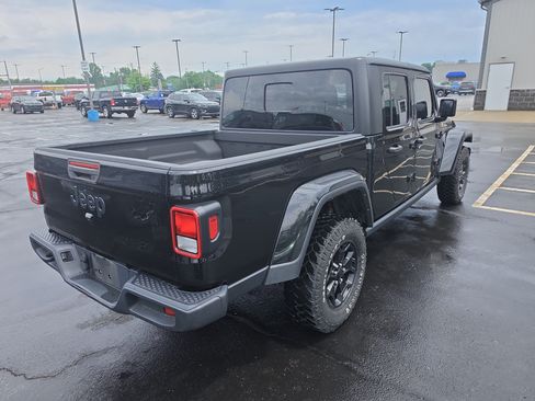 Used 2022 Jeep Gladiator Sport AWD/4WD image 3