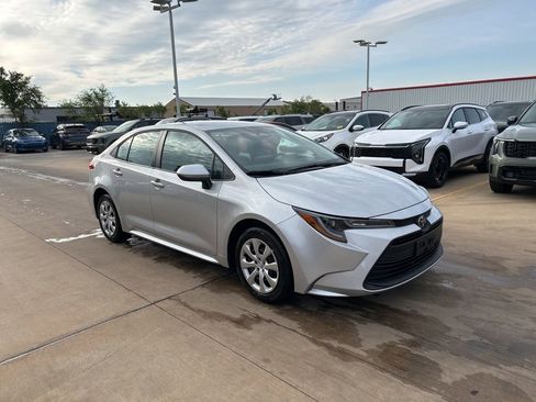 Used 2026 Toyota Corolla LE FWD image 4