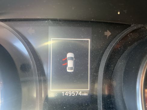 Used 2020 Toyota Camry LE FWD image 3