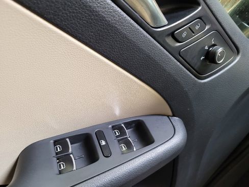 Used 2015 Volkswagen Jetta SE FWD image 27