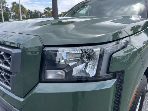 Used 2024 Nissan Frontier SV w/ Technology Package AWD/4WD image 6