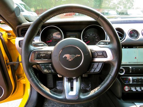 Used 2018 Ford Mustang GT Premium image 20