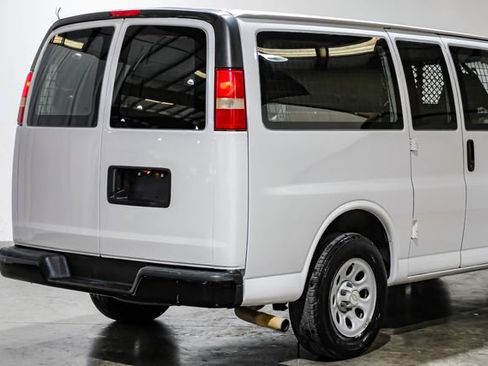 Used 2009 Chevrolet Express 1500 image 17