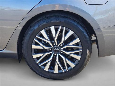 Used 2024 Nissan Altima 2.5 SV image 23