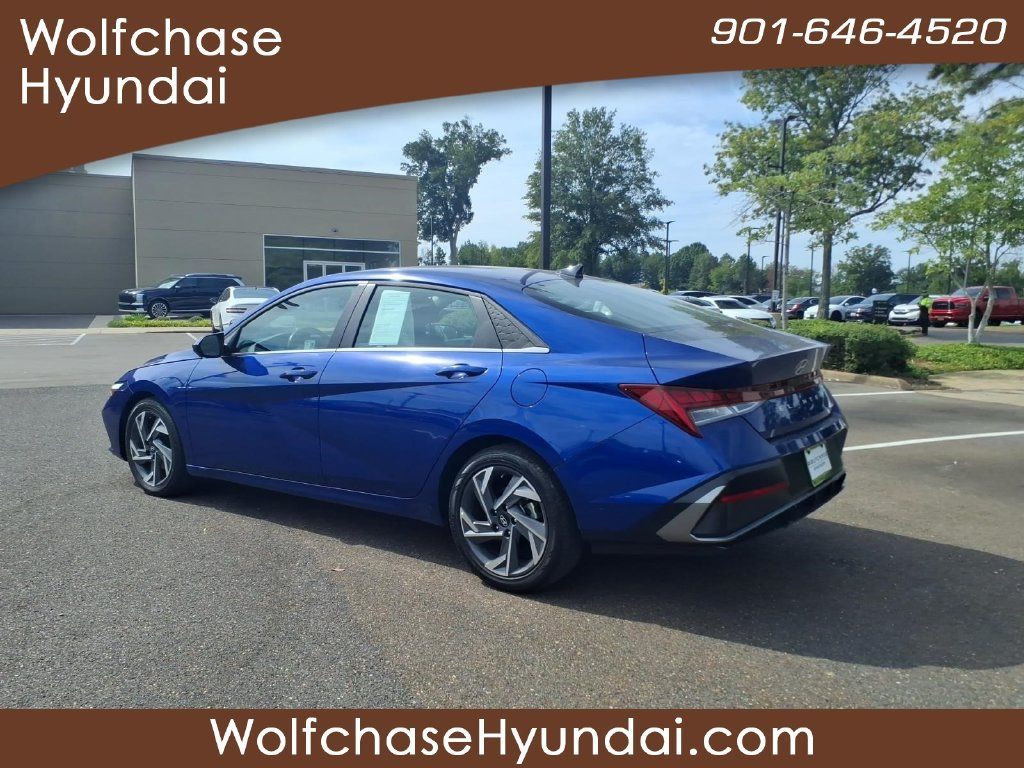 Used 2025 Hyundai Elantra SEL FWD image 3