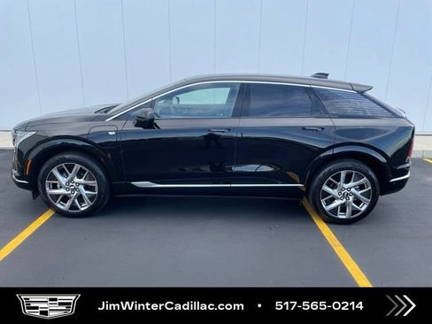 Certified 2025 Cadillac Optiq Luxury 2 w/ LPO, Floor Liner Package AWD/4WD image 11