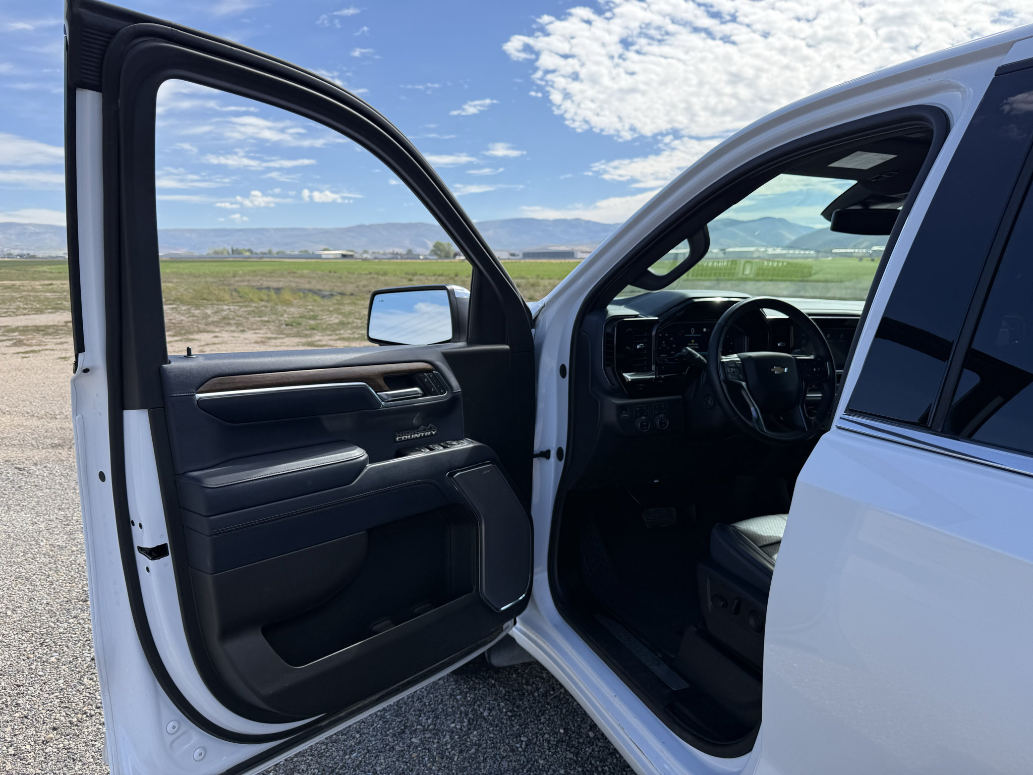 Used 2023 Chevrolet Silverado 1500 High Country AWD/4WD image 14