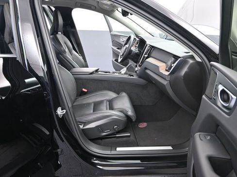 Used 2023 Volvo XC60 B5 Ultimate AWD/4WD image 18